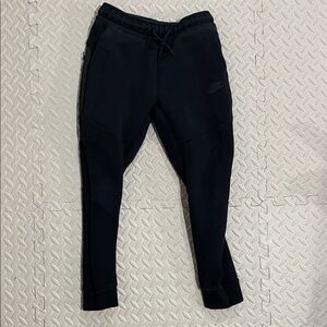 Nike tech boys  Black Slim Fit Jogger Pants